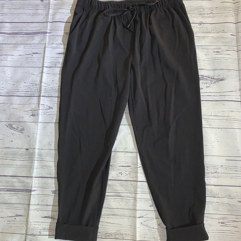 Lululemon Solid Black Jet Crop Slim Cuffed Pants